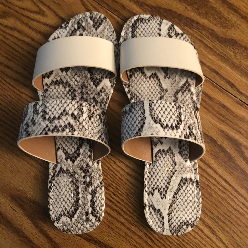 Venus sandals size 6.5
